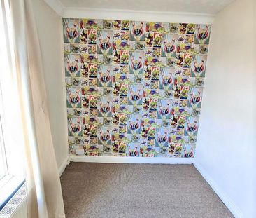 4 bedroom end of terrace house to rent - Photo 5