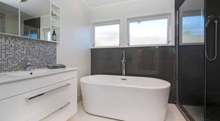 4 Bedrooms in Botany Downs - Photo 5