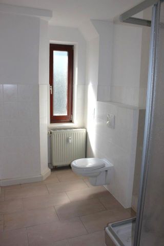 Neu sanierte 2-Raum Dachgeschoss-Wohnung in ruhiger Lage von Markersorf - Photo 2