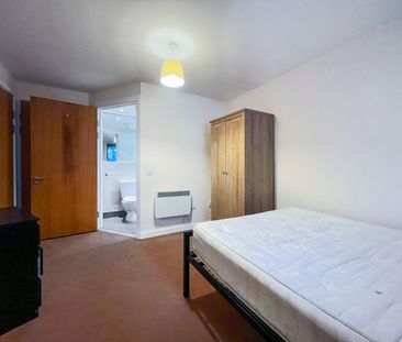 2 bedroom Flat To Let - Photo 3