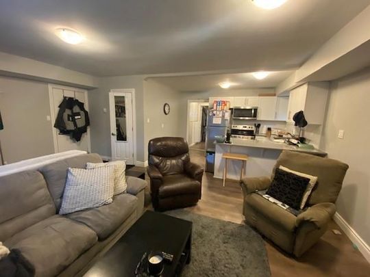 372 Yonge Street - Unit 3 - 1 bed, 1 bath - $200 GIFT CARD WITH NOV. 1 LEASE - Photo 1