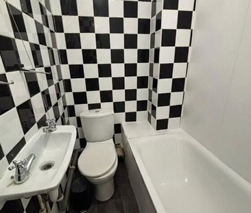 Room in a Shared House, Endlesham Road, SW12 - Photo 3