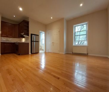 For Lease - 195 Carlton Street Unit# Unit #1, Toronto, Ontario - Photo 1