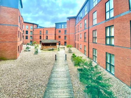 Newport House, Worcester, WR1 - Photo 2