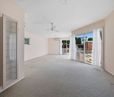 Single-Level Family Haven in Sought-After Monterey - Photo 4