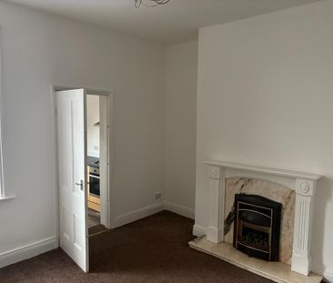 2 bedroom ground floor flat to rent - Photo 2