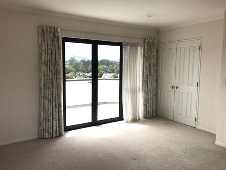 This is a stunning executive home, welcomed through the entrance way to the open dining or family, the large kitchen, with bifold doors that take you through to your own private patio with a stunning view. - Photo 2