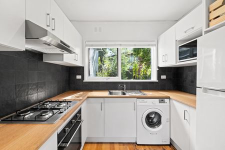 9/37 Myrnong Crescent, Ascot Vale VIC 3032 - Photo 5