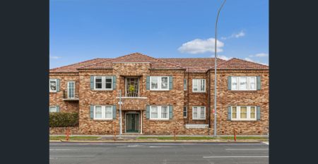 Art Deco Delight - Photo 5