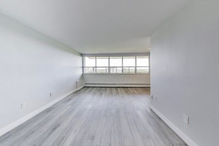 For Lease - 65 Thorncliffe Park Drive Unit# 1404, Toronto, Ontario - Photo 3