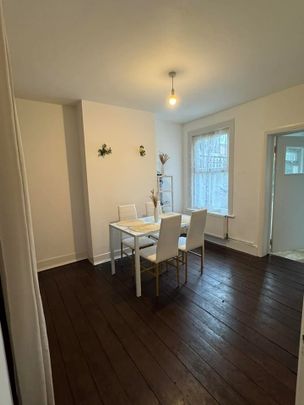 Room in a Shared House, Broadway Avenue, CR0 - Photo 1