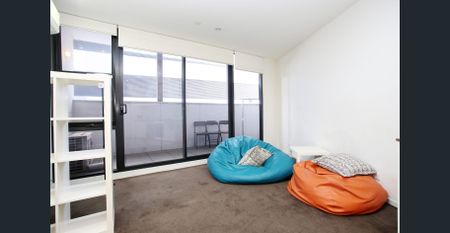 Partially furnished apartment in heart of Travancore - Photo 2