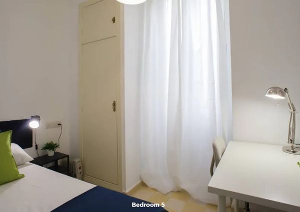 Avenida del Reino de Valencia, Valencia, Valencian Community 46005