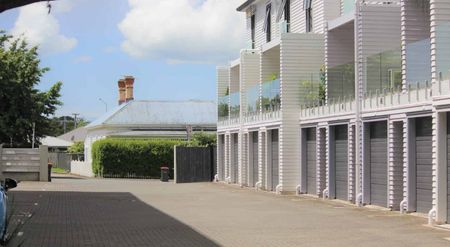 Convenient and low maintenace! - Photo 3