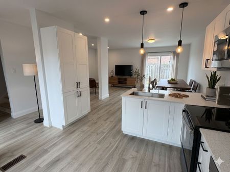 For Lease - 3030 Driftwood Drive Unit# 37, Burlington, Ontario - Photo 5