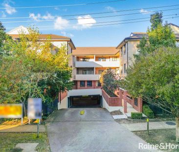 First Floor Two Bedroom Unit With Courtyard - Photo 3