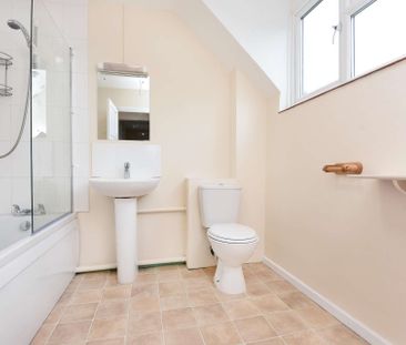 Two bedroom cottage with good sized garden and off road parking, in... - Photo 3