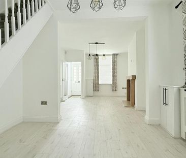 2 bedroom end of terrace house to rent - Photo 3