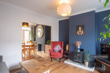 1 bedroom in a house share to rent - Photo 2