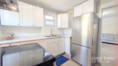 Completely Renovated 2 Bed, 1 Office and 1 Bathroom Upper Unit in Downtown Windsor - Photo 5