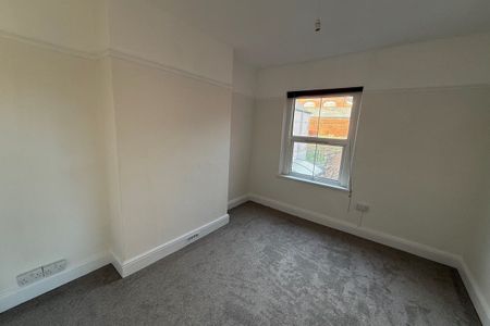 St. Pauls Avenue - Photo 4