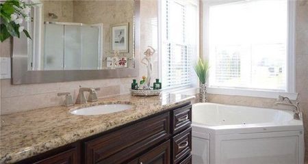 For Lease - 576 Barcovan Beach Road, Quinte West, Ontario - Photo 5