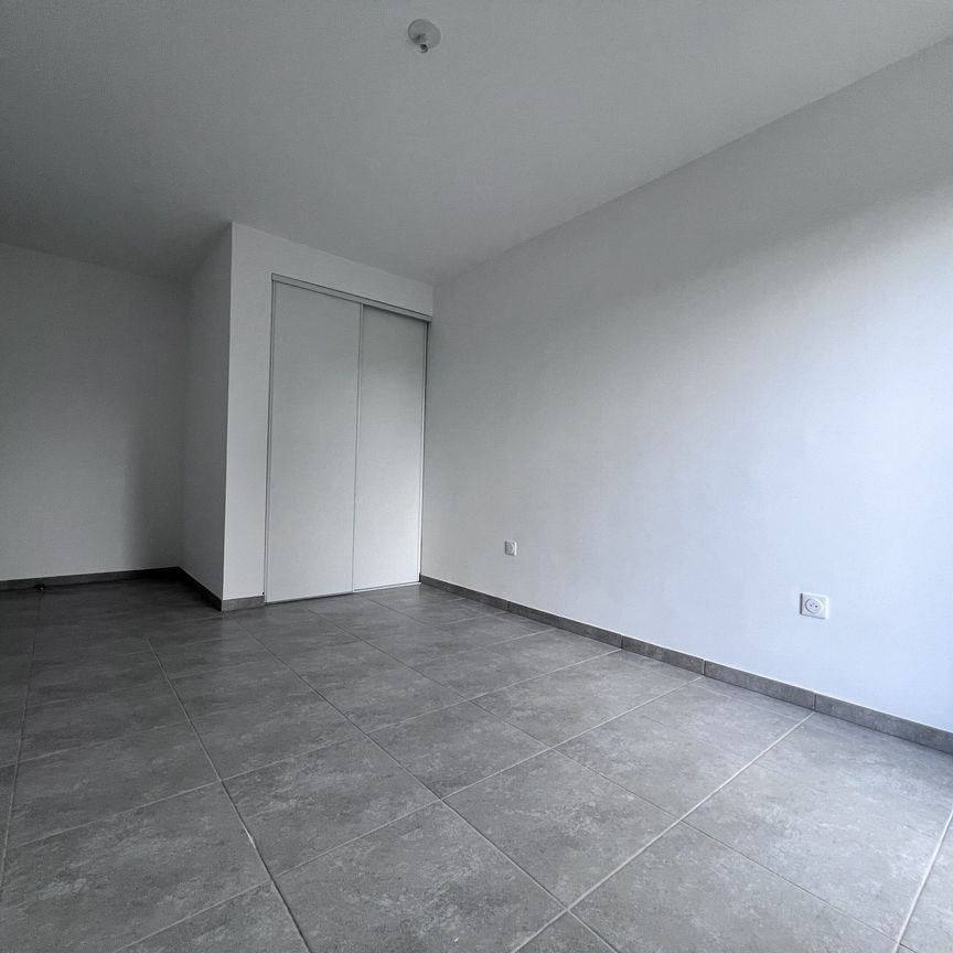 Appartement 3 pièces 64m2 MARSEILLE 9EME 1 075 euros - Photo 1