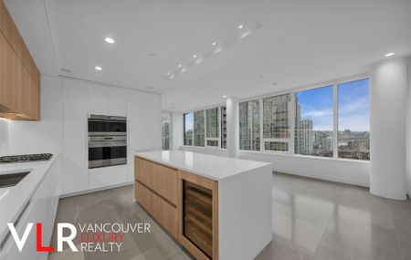 Condo in Downtown Vancouver, BC - Photo 2