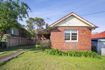 Charming 3-Bedroom Home in Campsie - Photo 4