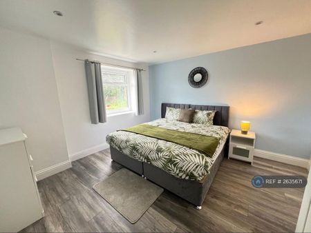 1 bedroom in a house share to rent - Photo 3