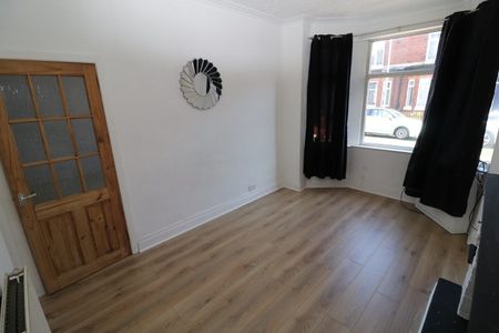 Charming 2-Bedroom House - Photo 4