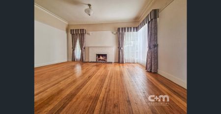 An original Oak Park family home - Photo 3