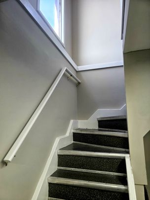 For Lease - 215 Roberts Road Unit# upper back, Grimsby, Ontario - Photo 1