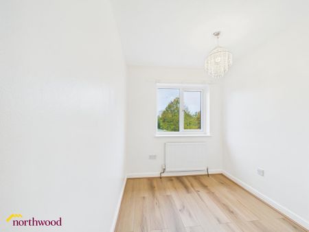 3 bedroom semi-detached house to rent - Photo 3