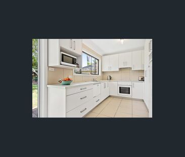 Single level brick home - Photo 3