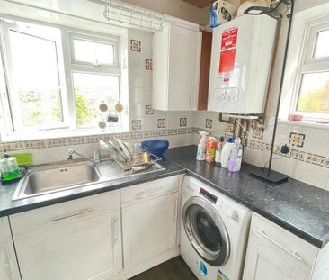 4 bedroom semi-detached house to rent - Photo 2