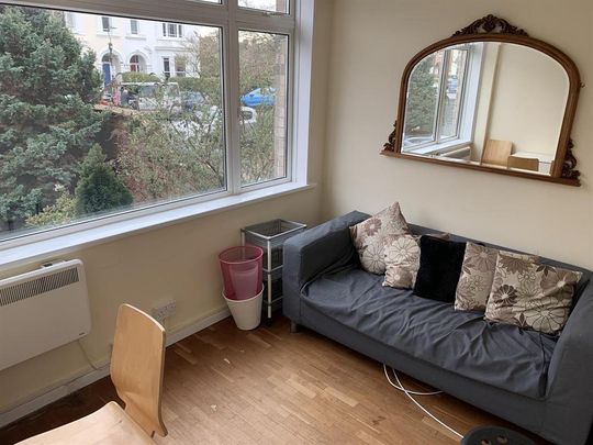 4 bedroom flat to rent - Photo 1