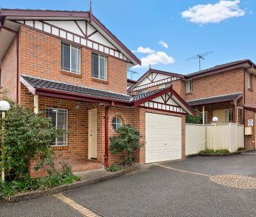 Immaculate 3 bedroom townhouse - Photo 1