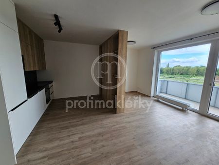 Pronájem bytu 1+kk a garsoniéry 37 m², Sokolova, Brno - Photo 2