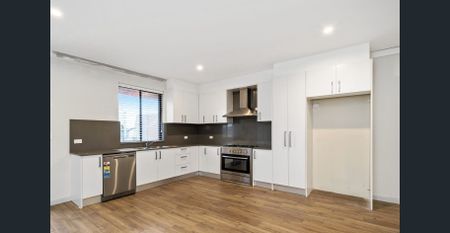 SECLUDED STYLE WITH PRIME FIVE DOCK CONVENIENCE! - Photo 3