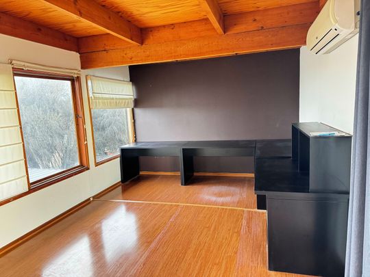 Rare find - A Stunning 4-Bedroom House with Home Theater in the heart of Aspendale Beach - Photo 1