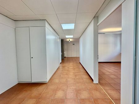 Studio/Ufficio in Affitto a Lugano - Photo 2