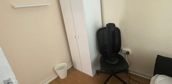 Room in a Shared Flat, Ingestre Road, E7 - Photo 2