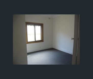 Handy Location - Photo 2