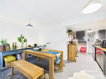 3 bedroom semi-detached house to rent - Photo 5