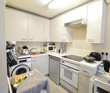 Studio to rent - Photo 2