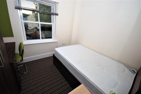 3 bedroom flat to rent - Photo 2