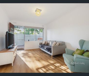 Decked Out Apartment Bliss - Photo 1