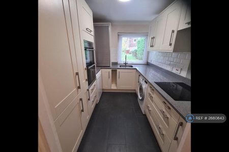 2 bedroom flat to rent - Photo 3