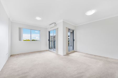 Spacious 2-Bed Apartment in Prime Location Near Parramatta River - Photo 4